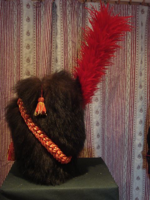 Bonnet à poils de sapeur des Grenadiers à pieds de la Vieille Garde Impériale. Bonnet à poils de sapeur des Grenadiers à pieds de la Vieille Garde Impériale.